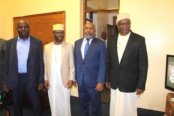  Rencontre entre Le Président Azali et les 3 Gouverneurs 